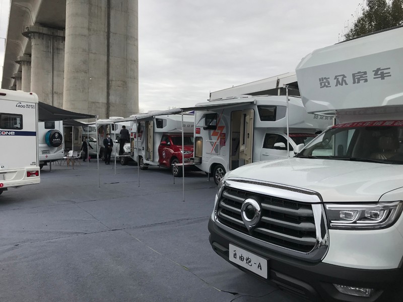 炮營集合，連看自由炮房車